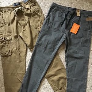 2 new pairs of men’s American Eagle jogger pants.